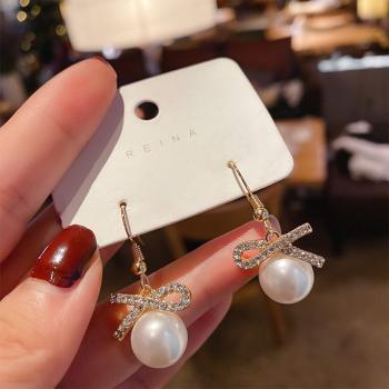Großhandel B2B Ohrschmuck Ohrstecker korean Perlenohrringe B2053